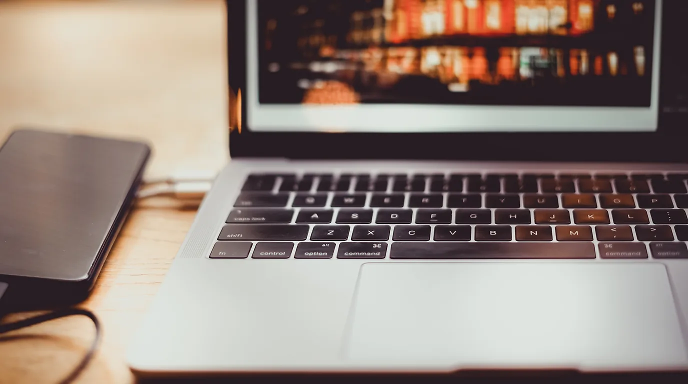 Mehrsprachiges WordPress: WPML vs Polylang für SEO